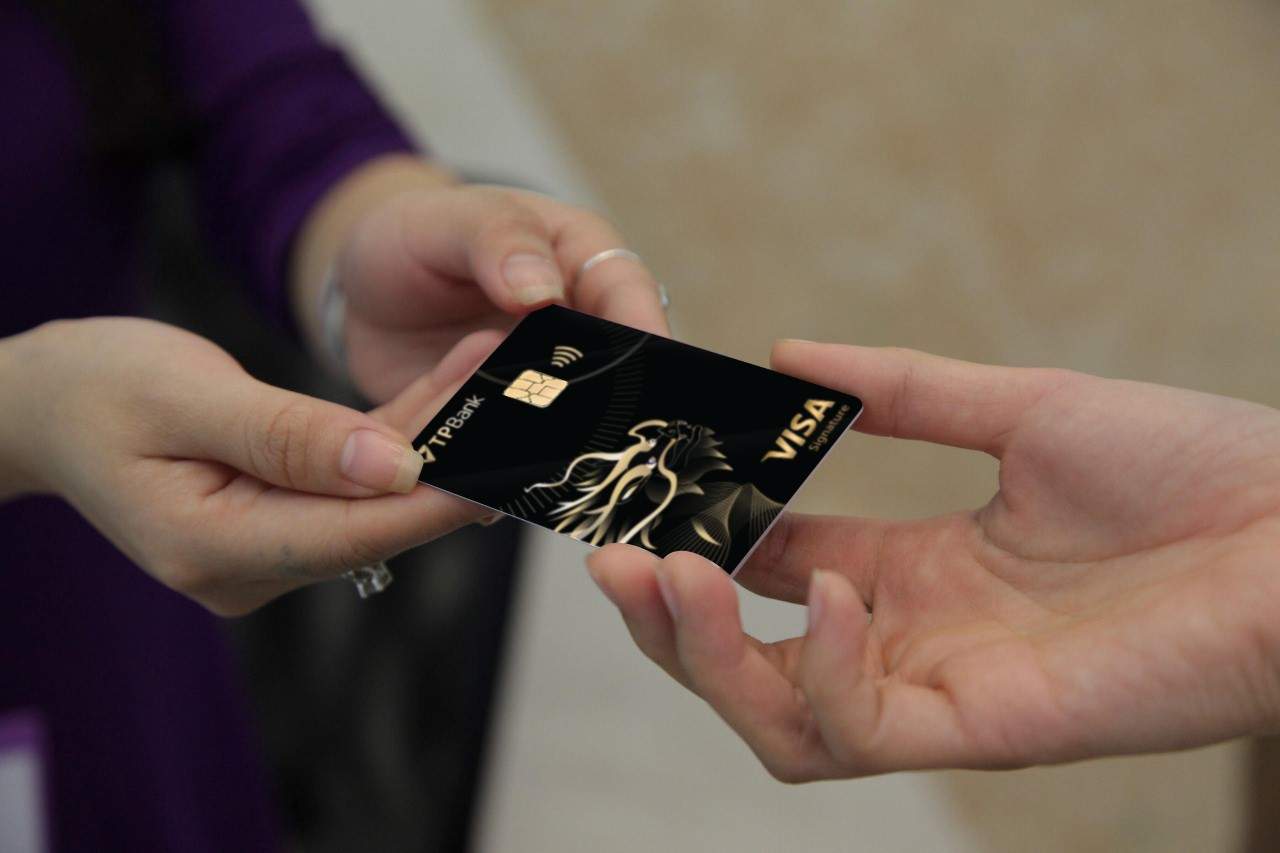 Thẻ tín dụng TPBank Visa Signature đem đến cho khách hàng nhiều đặc quyền hấp dẫn