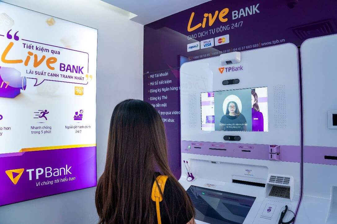 Khách hàng có thể rút tiền bằng thẻ tín dụng ở LiveBank tại bất cứ thời điểm nào