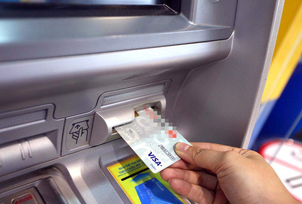 Khách hàng có thể rút tiền từ thẻ tín dụng Home Credit tại bất cứ cây ATM nào có logo Visa